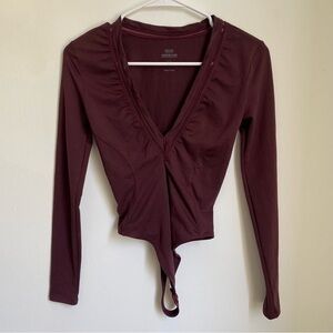 Good American Low down V neck maroon bodysuit size 0